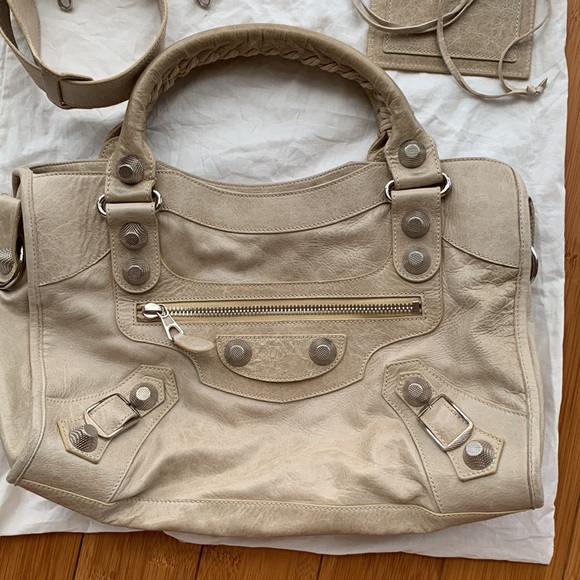 Balenciaga Motorcycle bag with large silver grommets in oatmeal color - Picture 3 of 10